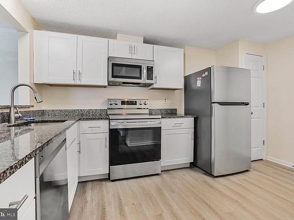 5th image of 522 Palmtree Dr