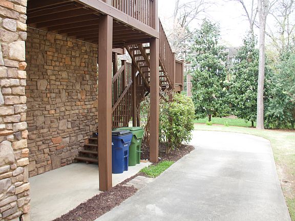 Side Entrance and Drive way 