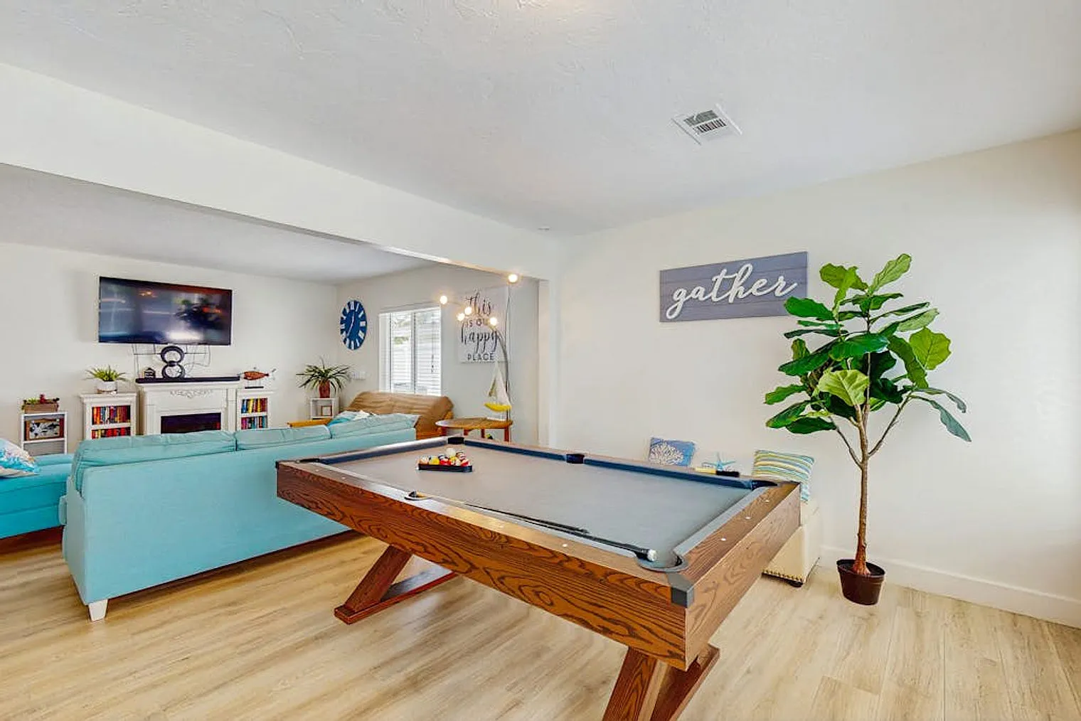 3 bed, 2.0 bath, 1560 sqft, $5,886 — Photo 4