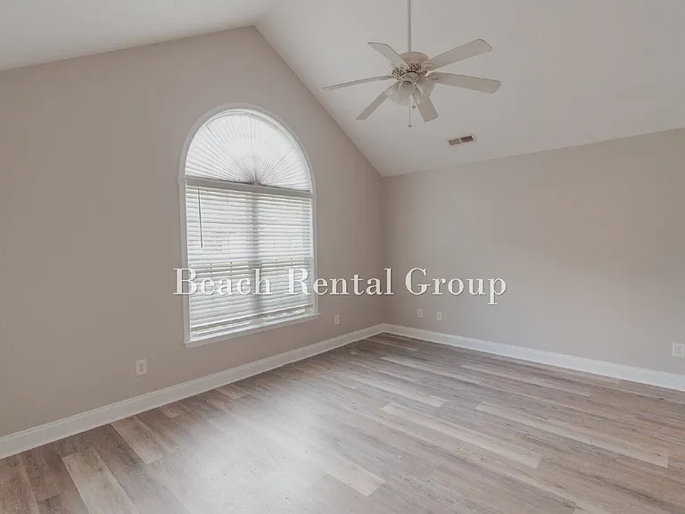 204 Macarthur Dr — Photo 14