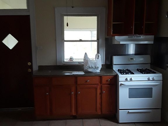 4th image of 14507 S Clark St