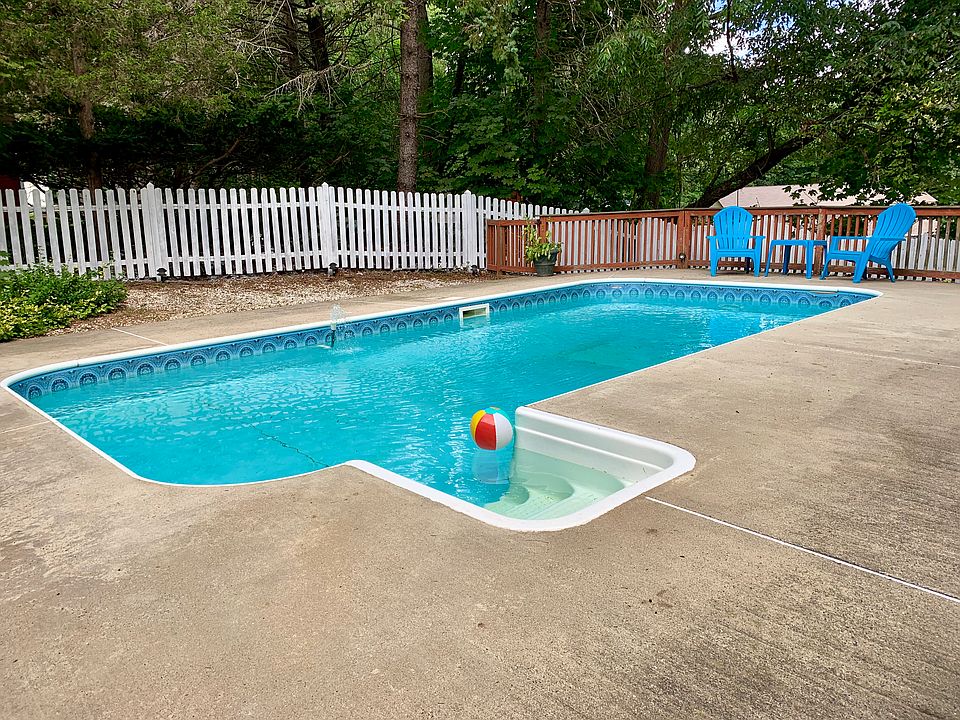 2nd image of 34 Aresco Dr