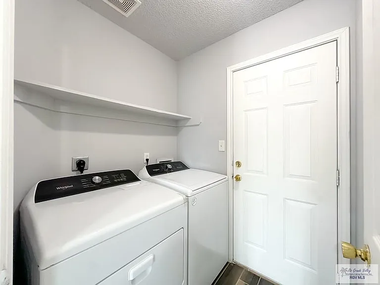 1013 Champlain Dr — Photo 19