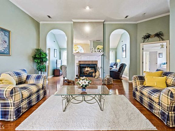 5th image of 335 Longwood Pl