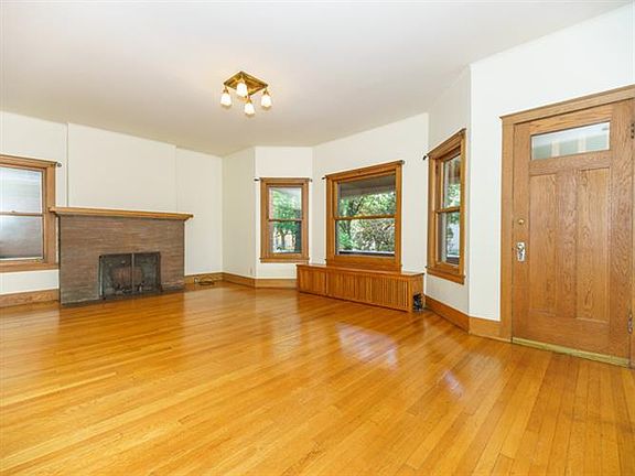 4th image of 310 N Grove Ave