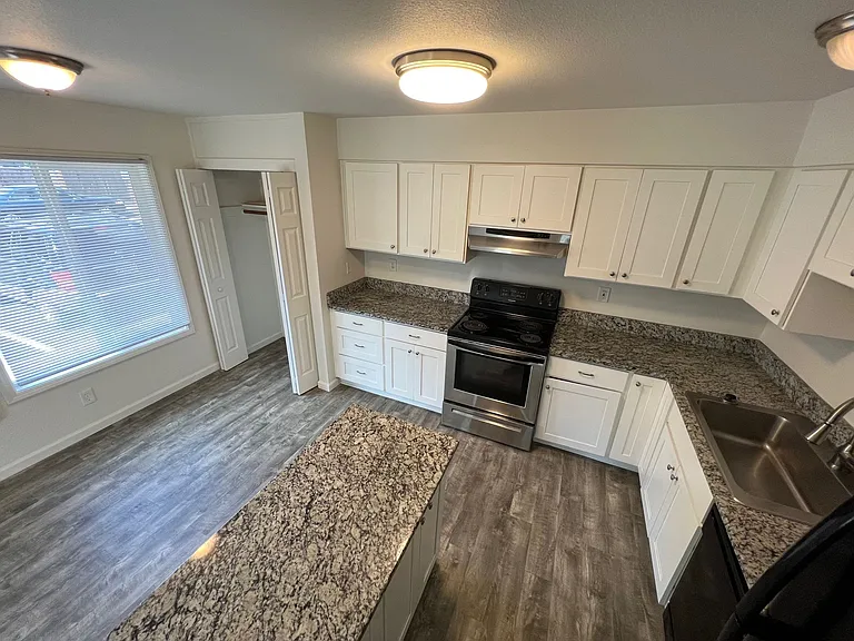11575 SW Greenburg Rd #8 — Photo 19
