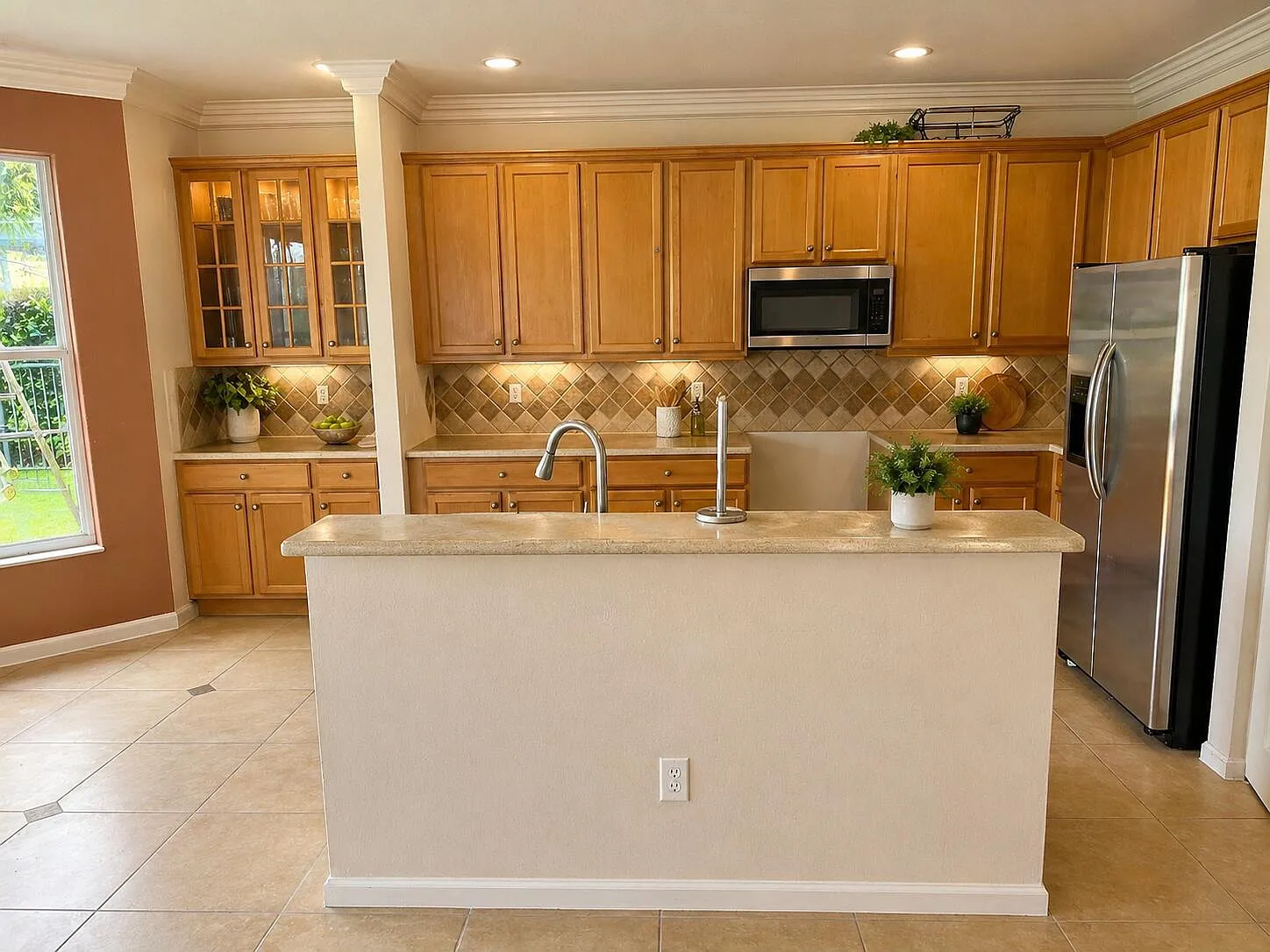 6 bed, 4.0 bath, 3338 sqft, $3,900 — Photo 2