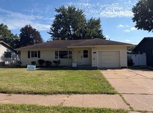 1015 E Lexington Blvd, Eau Claire, WI 54701