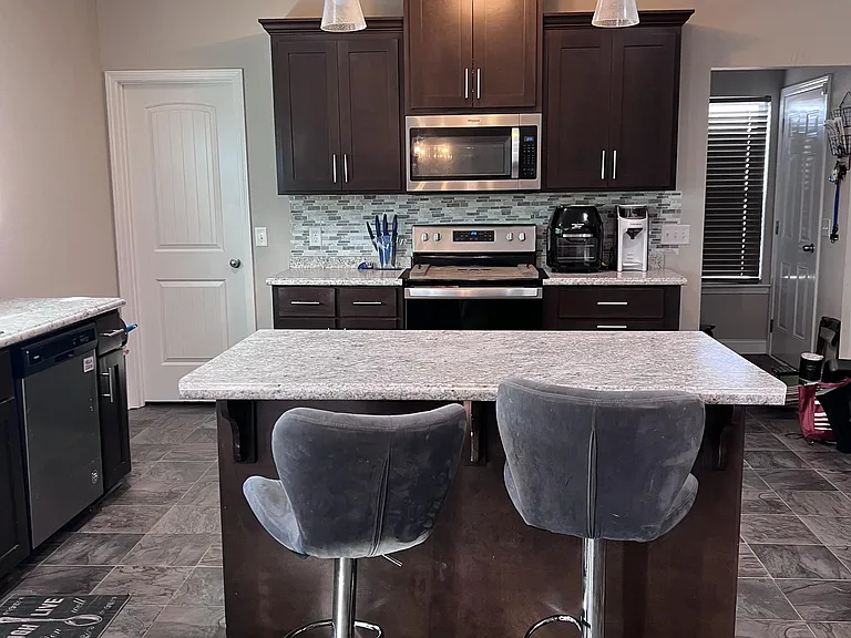 460 Thorp Cir — Photo 6