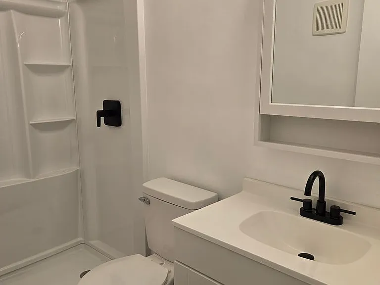 1009 Hannah St — Photo 8