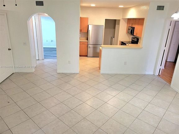 4th image of 1906 Belmont Ln #1906