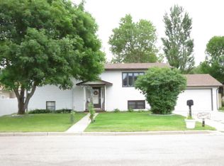 714 14th St SE, Jamestown, ND 58401
