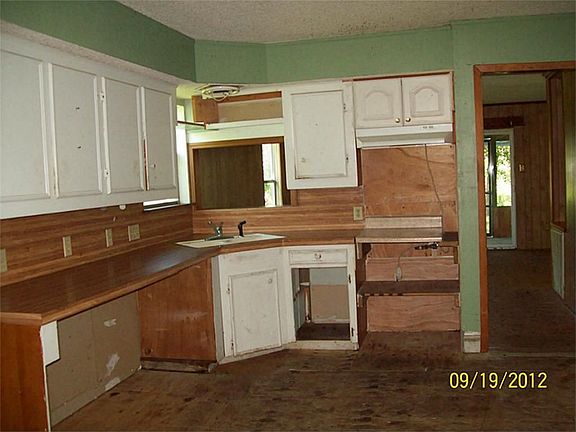 2nd image of 10921 Gloria Dr