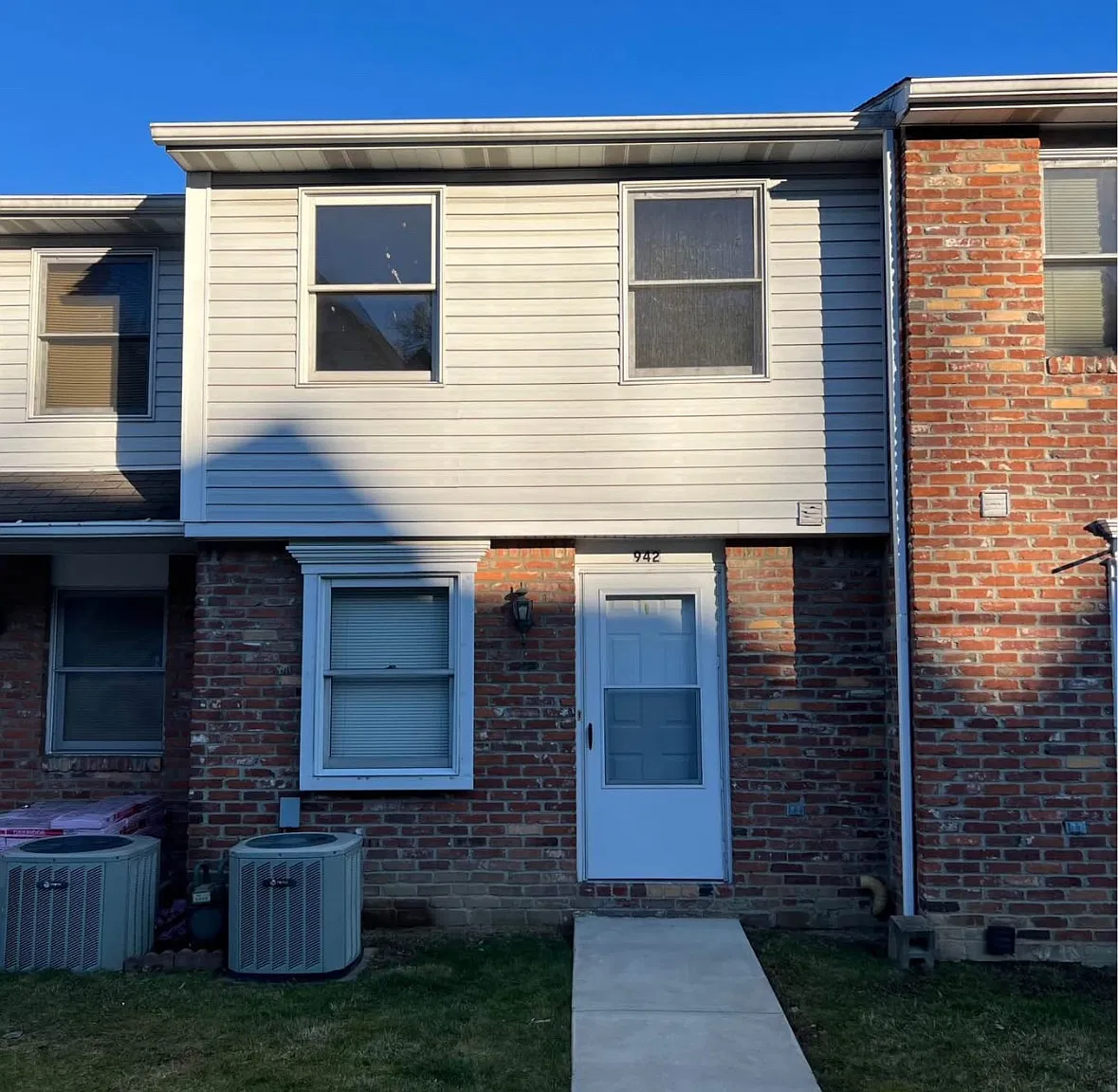 2 bed, 1300 sqft, $900 — Photo 1