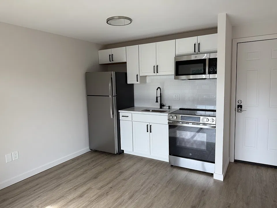 4 Twining St #10