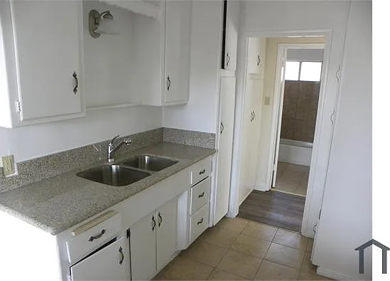 1105 Date St — Photo 10