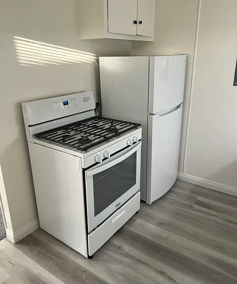 El Camino Apartments — Photo 39
