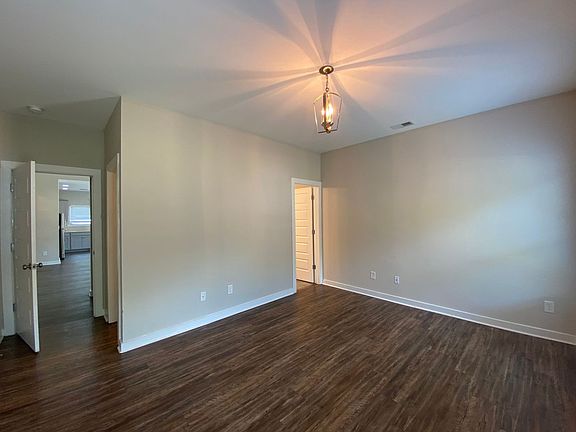 5th image of 101 Ballington Way