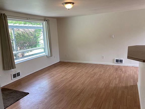 4th image of 15002 4th Ave S #B