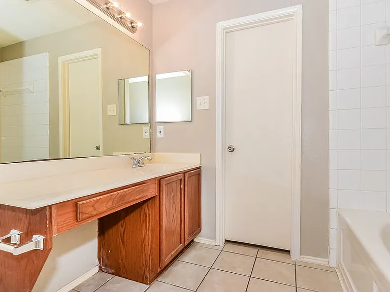 1112 Alexandria Dr — Photo 11