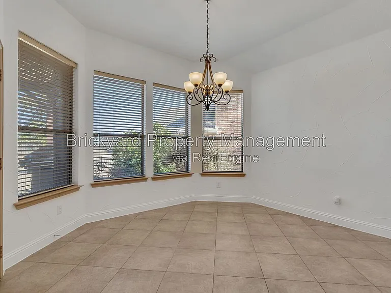 350 Pine Valley Dr — Photo 18