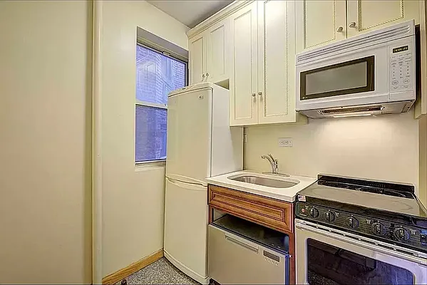 Rented by Bond New York | media 12