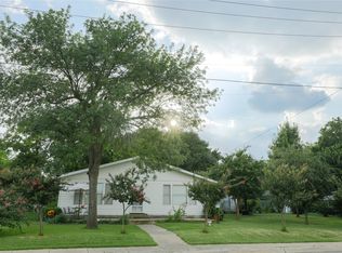 422 Smith St, Grapevine, TX 76051