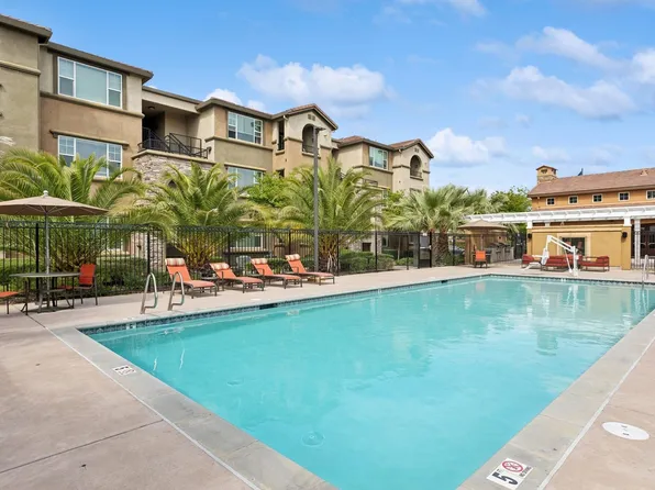 The Landing at College Square