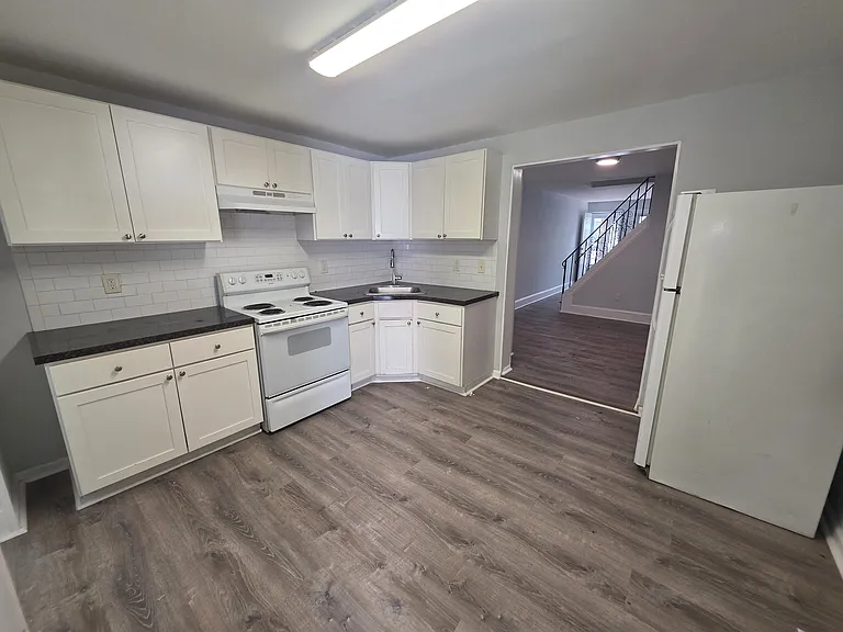 714 Roebling Ave — Photo 9