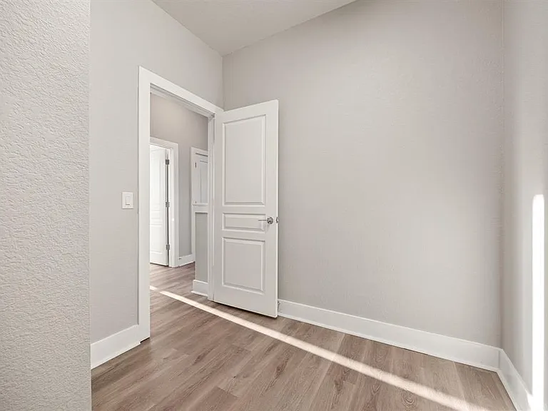 1501 Roseburg Dr — Photo 28