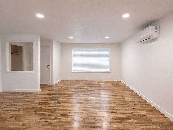 4th image of 1017 NE Bear Creek Rd