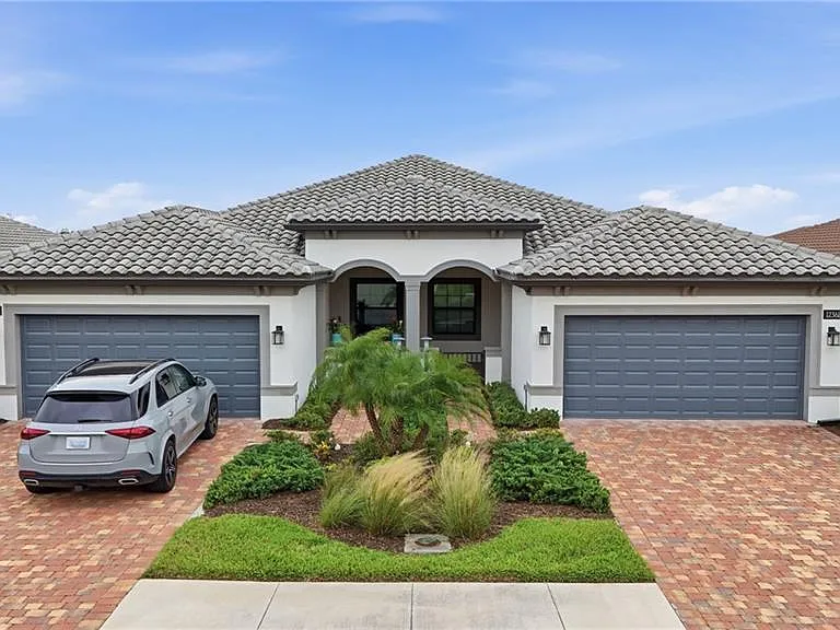 12361 Canal Grande Dr — Photo 3