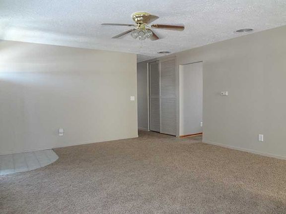 2nd image of 419 Jefferson Blvd