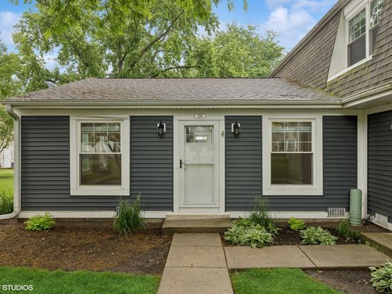 350 Meadow Ct, Vernon Hills, IL 60061