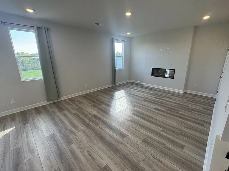 511 Forsberg Ct — Photo 7