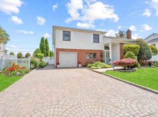 129 Colony Ln, Syosset, NY 11791