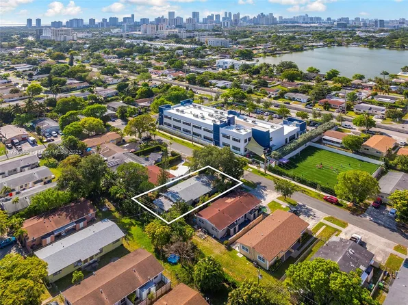 504 SW 10th St, Hallandale, FL 33009