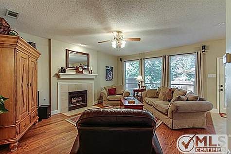4th image of 2929 Pioneer Park Dr