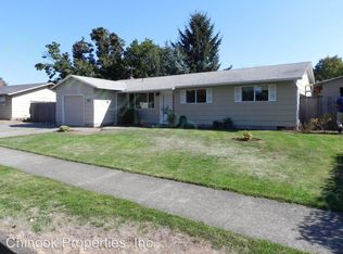 1065 Candlelight Dr, Eugene, OR 97402