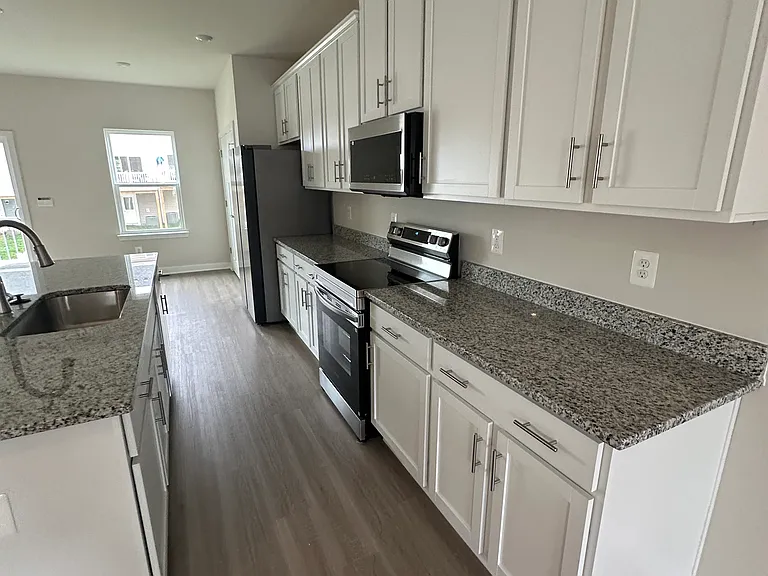 212 Huntwellwest Blvd — Photo 31