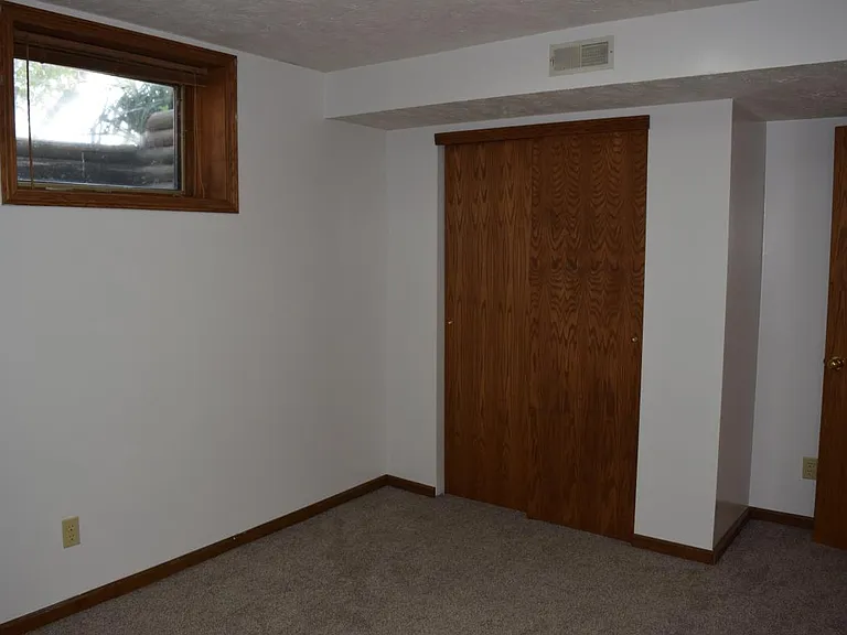 basement bonus/non-conforming bedroom