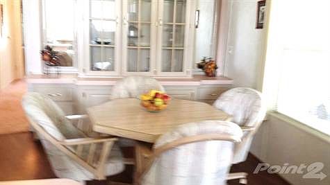 DINING RM w BUILT IN CHINA CABINET