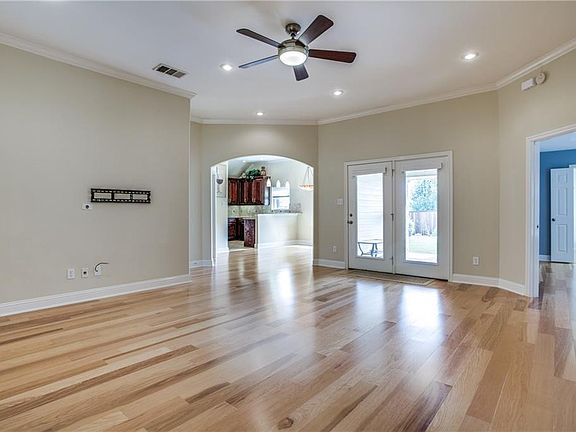 2nd image of 2724 Clarendon Dr