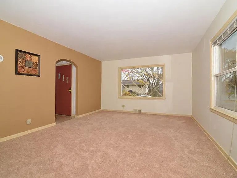 11725 W Courtland Ave — Photo 2