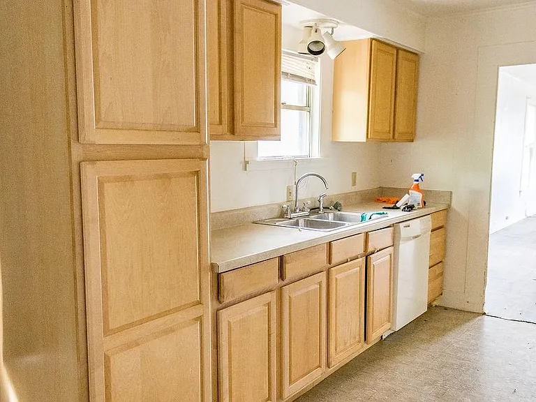 423 Elm St — Photo 5