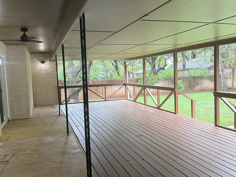 300 Oak Tree Ln — Photo 23