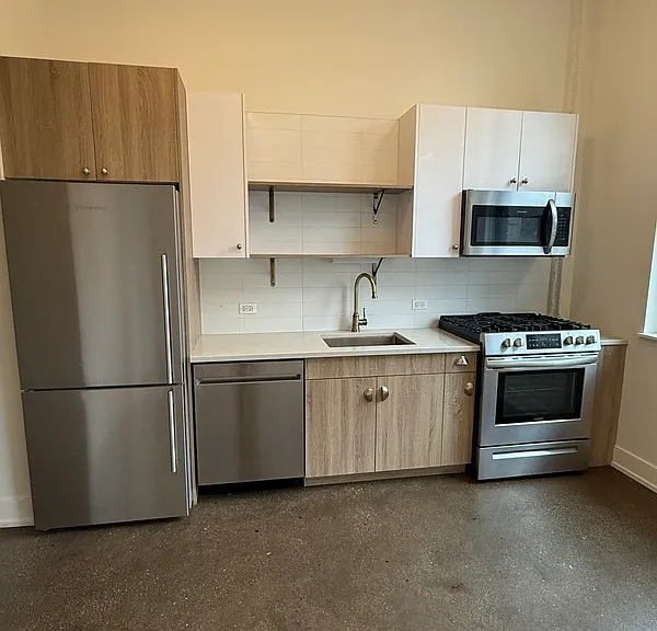 28 E Adams St — Photo 7