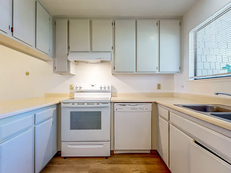 1565-1583 Neotomas Ave — Photo 5
