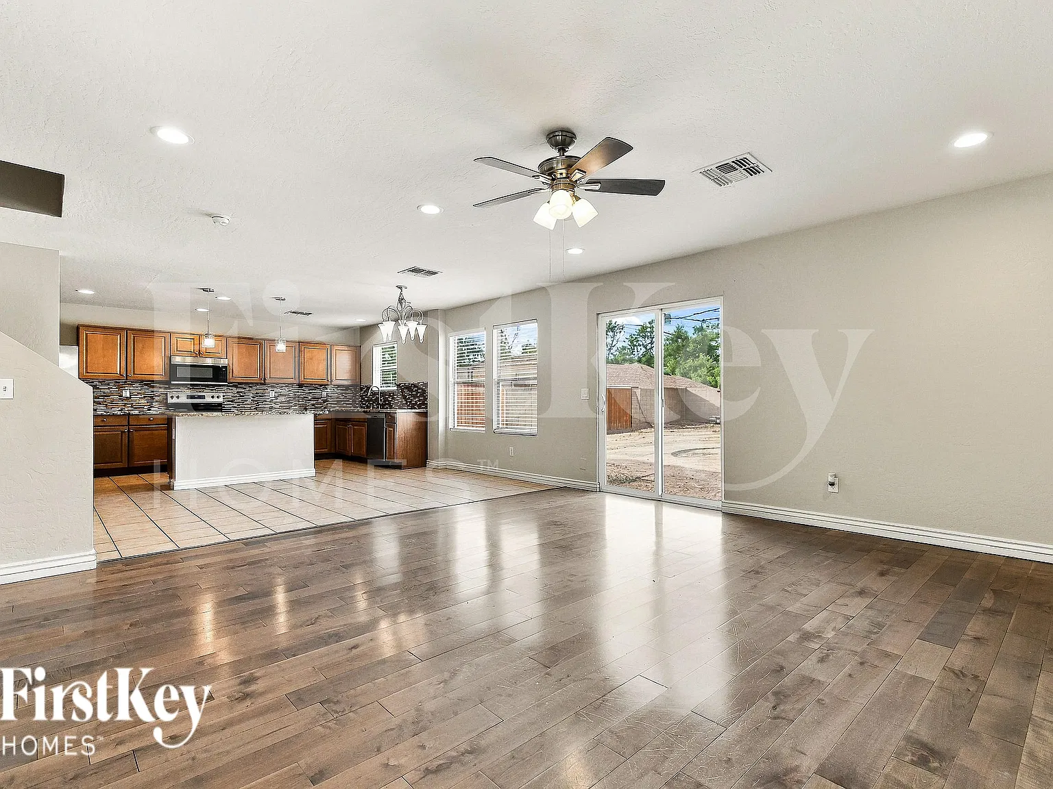 3 bed, 2.5 bath, 2524 sqft, $2,140 — Photo 4