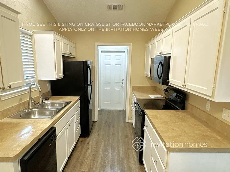 2704 N Bell Ave — Photo 4